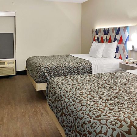 Days Inn & Suites By Wyndham Peachtree Corners Norcross Bagian luar foto