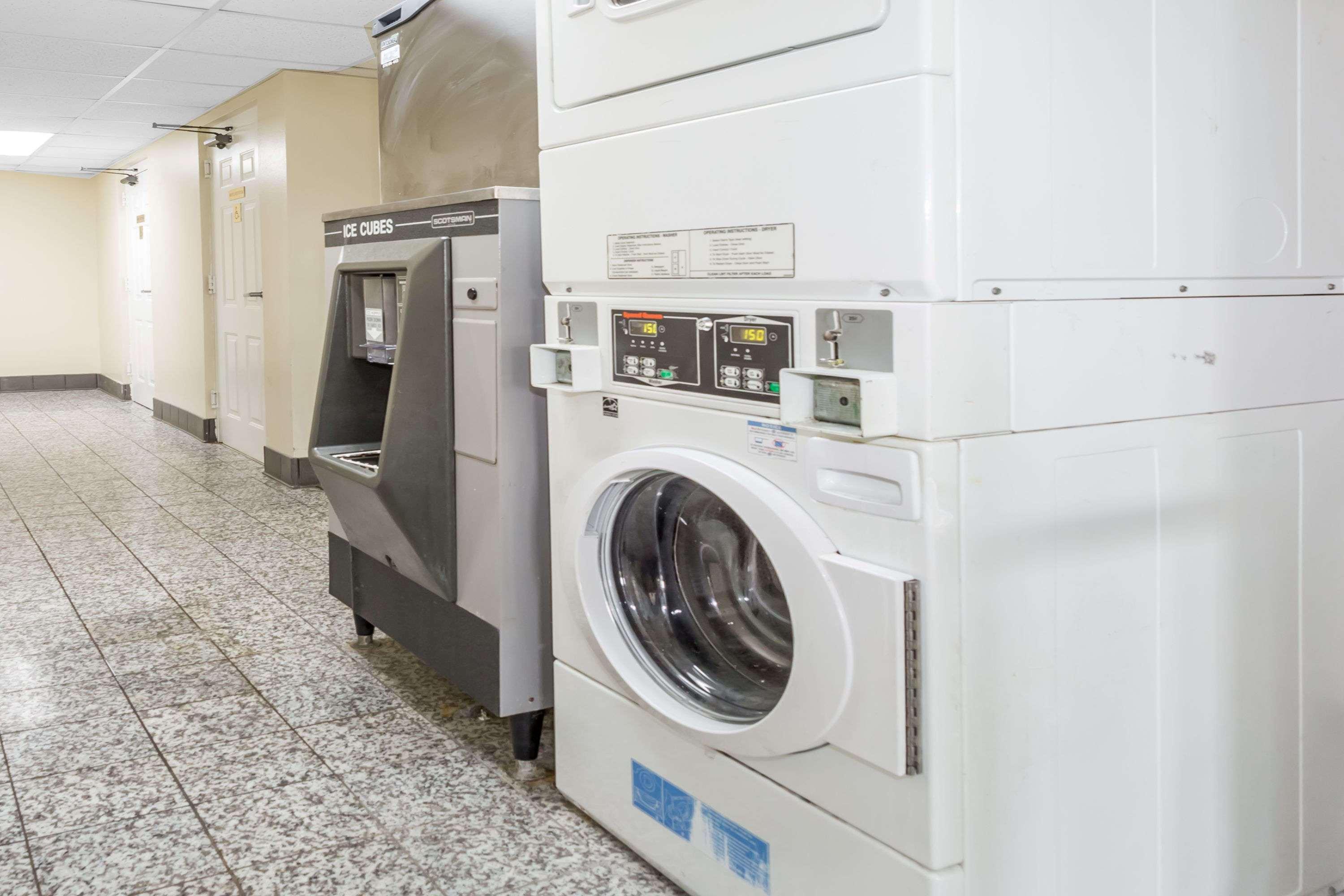 Days Inn & Suites By Wyndham Peachtree Corners Norcross Bagian luar foto