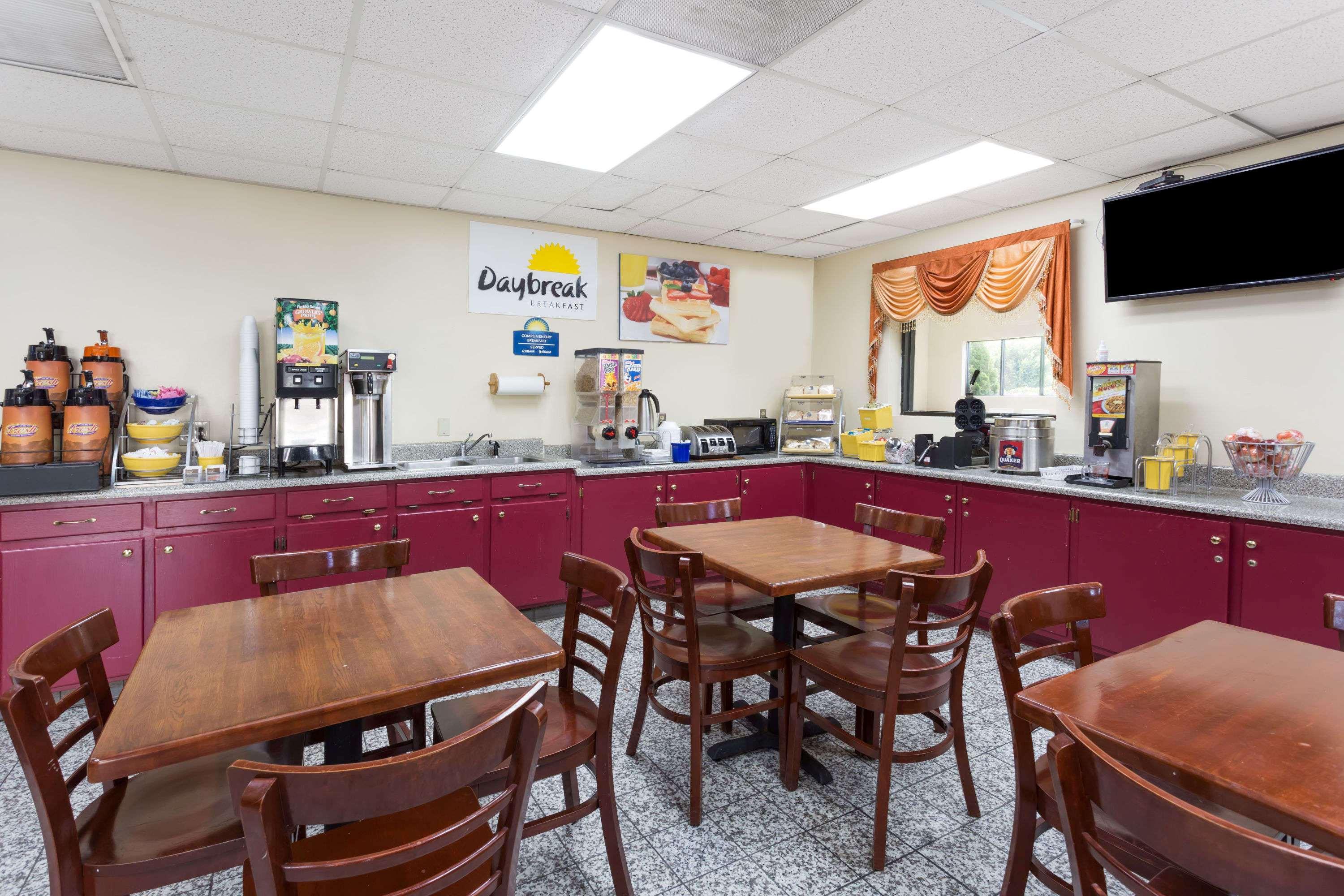 Days Inn & Suites By Wyndham Peachtree Corners Norcross Bagian luar foto