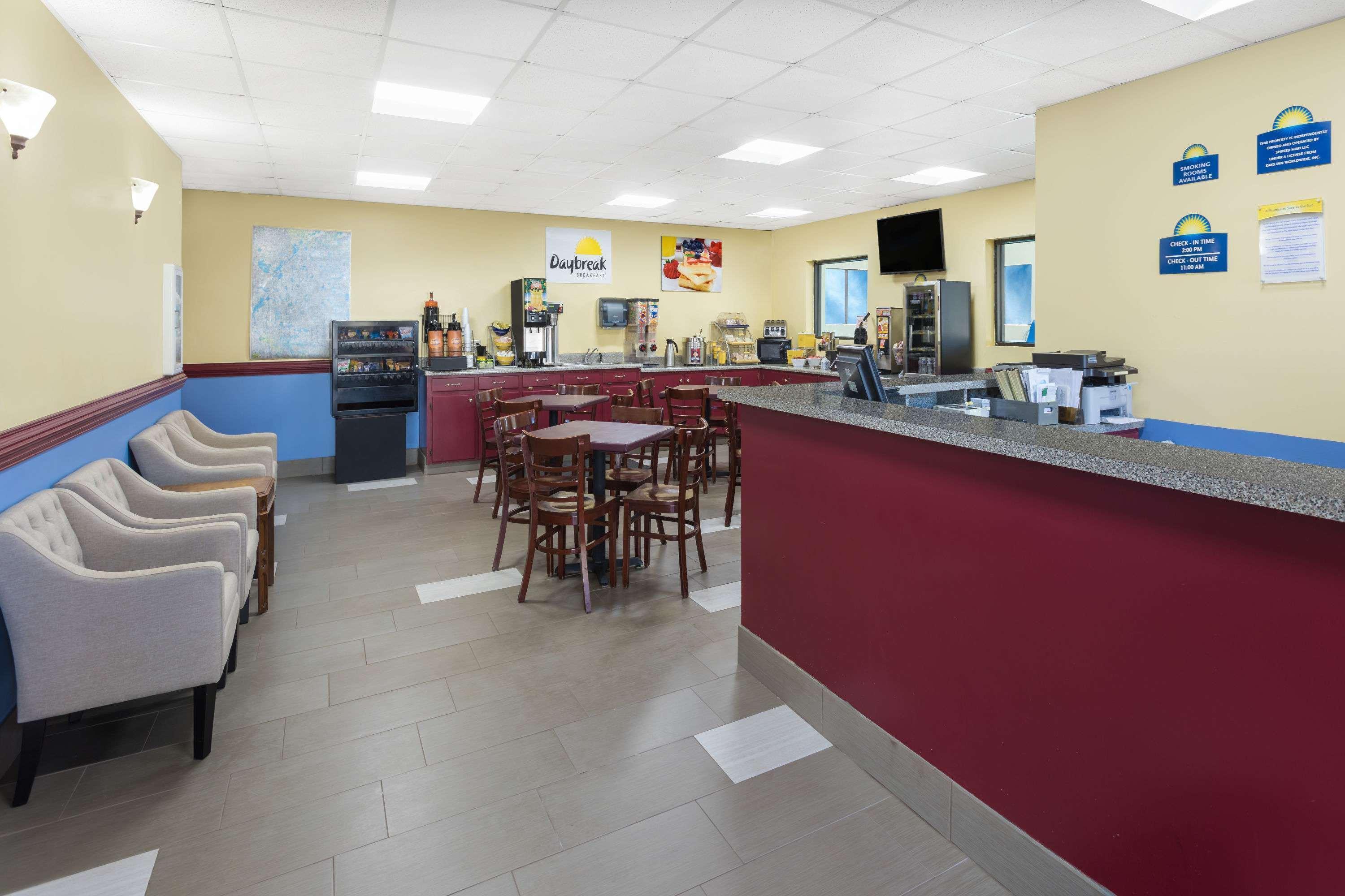 Days Inn & Suites By Wyndham Peachtree Corners Norcross Bagian luar foto