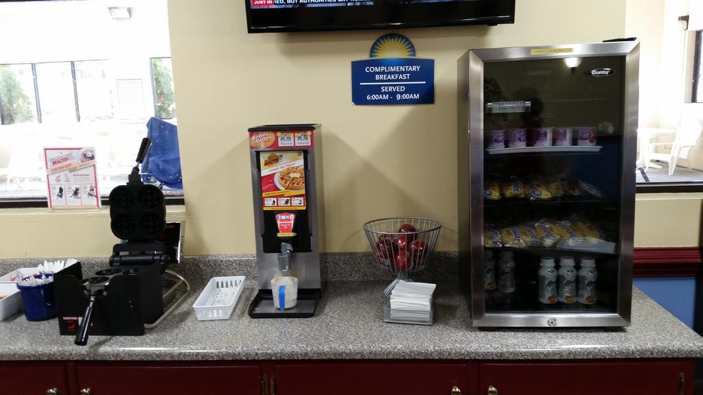 Days Inn & Suites By Wyndham Peachtree Corners Norcross Bagian luar foto