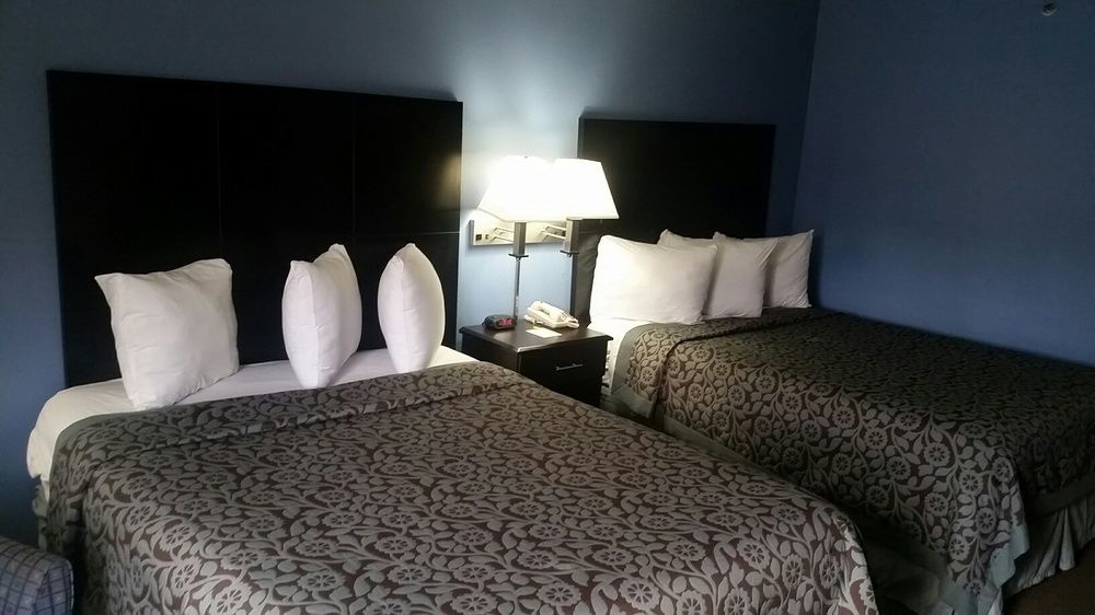 Days Inn & Suites By Wyndham Peachtree Corners Norcross Bagian luar foto