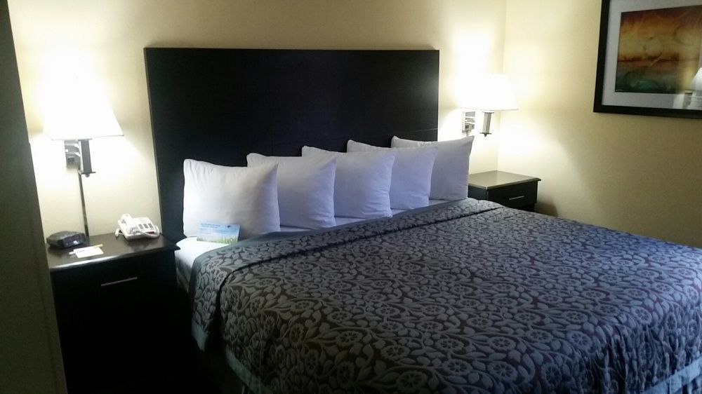 Days Inn & Suites By Wyndham Peachtree Corners Norcross Bagian luar foto