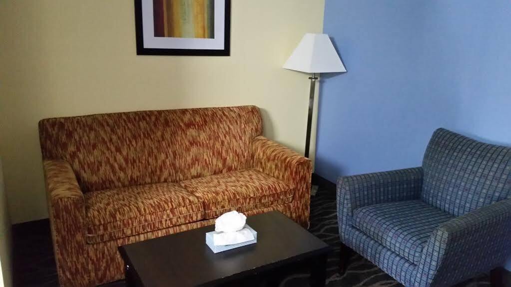 Days Inn & Suites By Wyndham Peachtree Corners Norcross Bagian luar foto