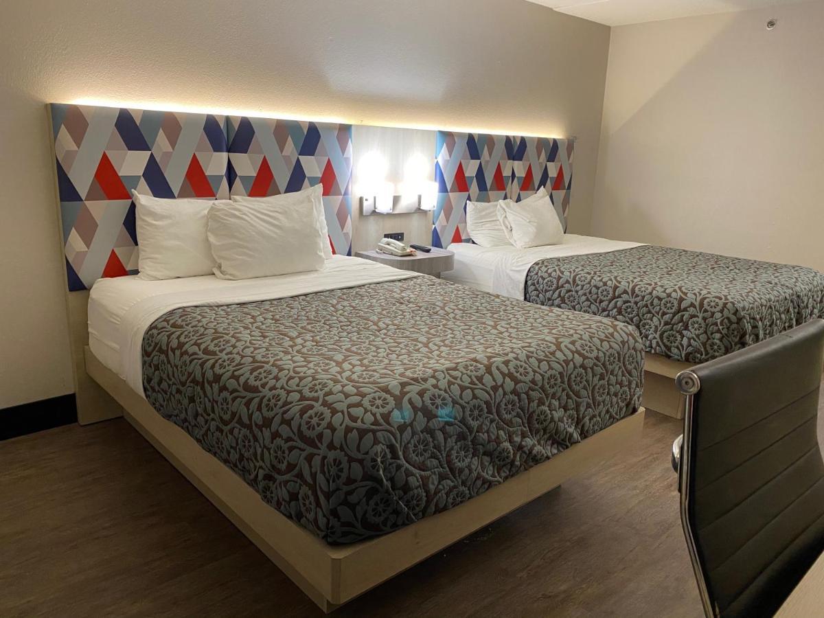Days Inn & Suites By Wyndham Peachtree Corners Norcross Bagian luar foto