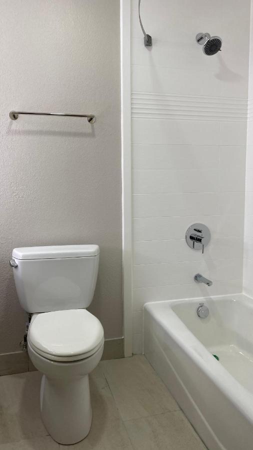 Days Inn & Suites By Wyndham Peachtree Corners Norcross Bagian luar foto