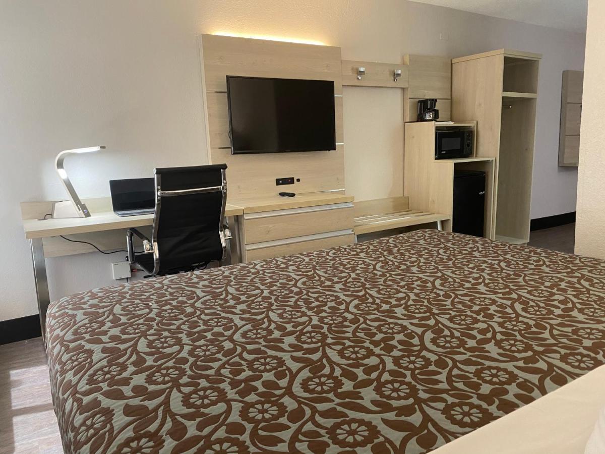 Days Inn & Suites By Wyndham Peachtree Corners Norcross Bagian luar foto